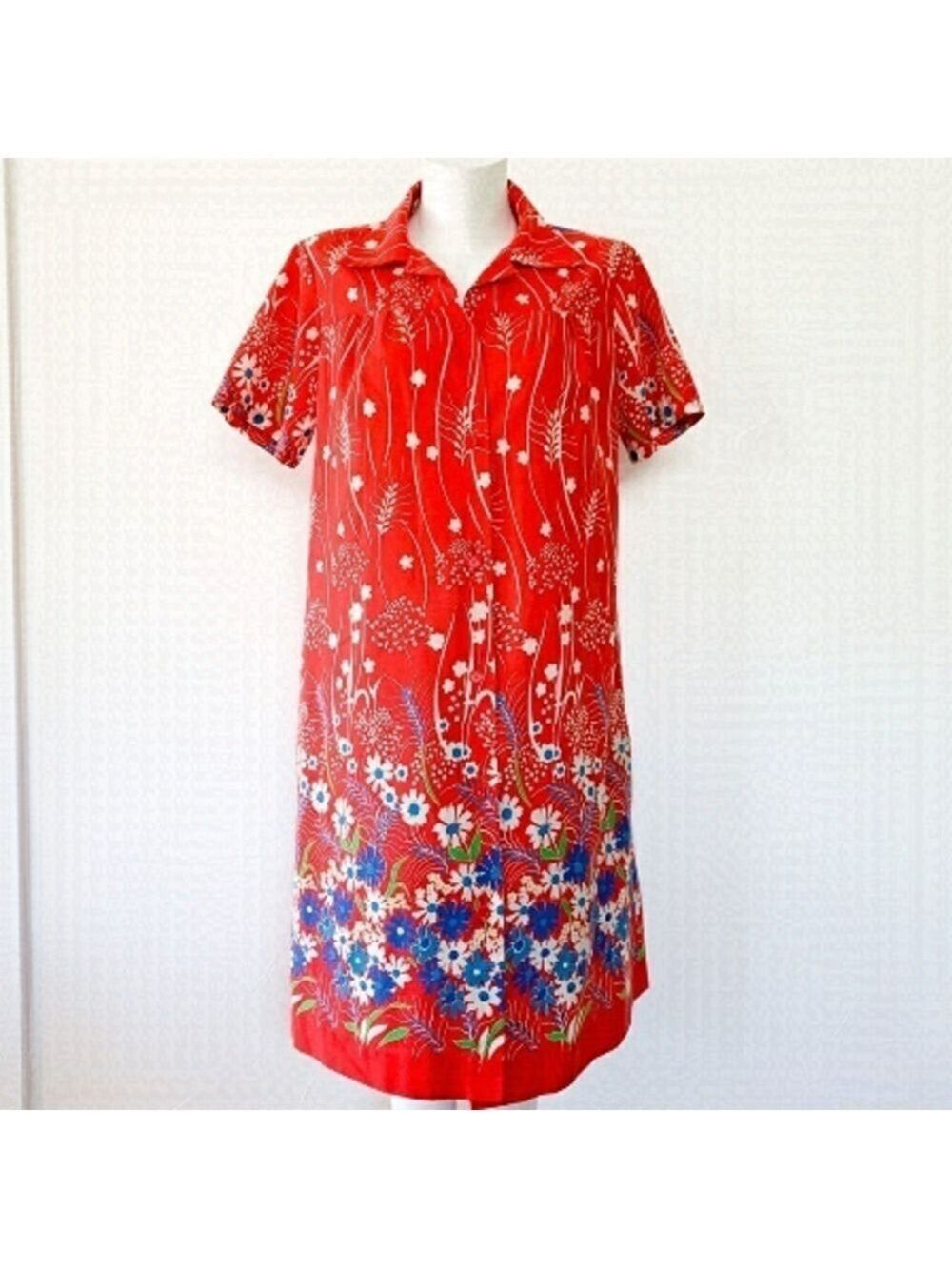 𝅺vintage red house dress.